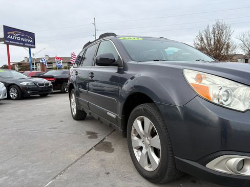 Used 2011 Subaru Outback 2.5i Limited image 2