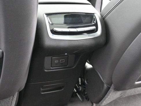 Used 2025 Cadillac XT6 Premium Luxury image 32