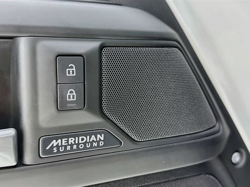Used 2026 Land Rover Defender 110 X-Dynamic SE AWD/4WD image 22