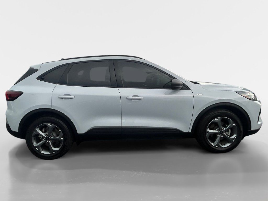 Used 2025 Ford Escape ST-Line w/ Tech Pack #1 FWD image 6