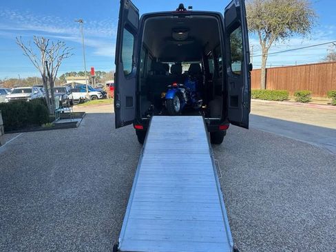 Used 2017 Mercedes-Benz Sprinter 2500 image 31