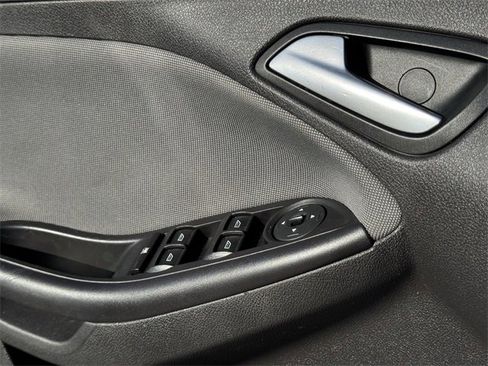 Used 2014 Ford Focus SE w/ SE Winter Package image 22