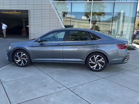 Used 2025 Volkswagen Jetta SEL image 9