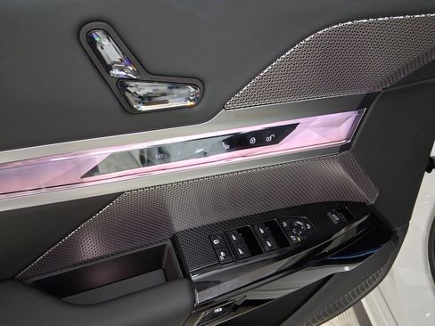 New 2026 BMW 740i w/ Premium Package image 12