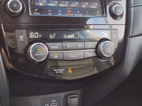 Used 2020 Nissan Rogue SV image 11