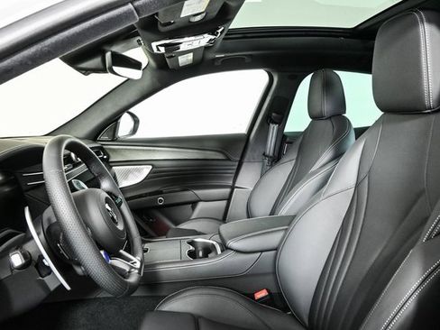 New 2025 Maserati Grecale Modena image 8