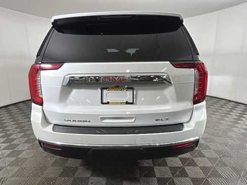 Used 2023 GMC Yukon SLT w/ SLT Luxury Package AWD/4WD image 3
