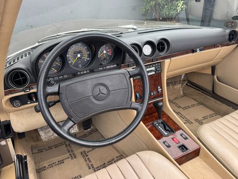 Used 1987 Mercedes-Benz 560 SL image 18