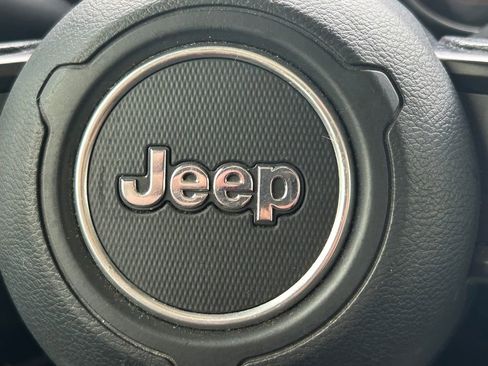 Used 2021 Jeep Gladiator Sport image 34