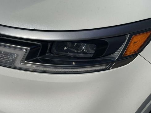 Used 2024 Kia Carnival LX image 10