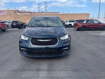 Used 2023 Chrysler Pacifica Touring-L