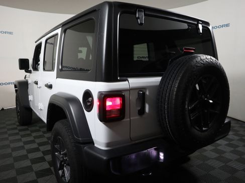 Used 2025 Jeep Wrangler Unlimited Sport AWD/4WD image 9