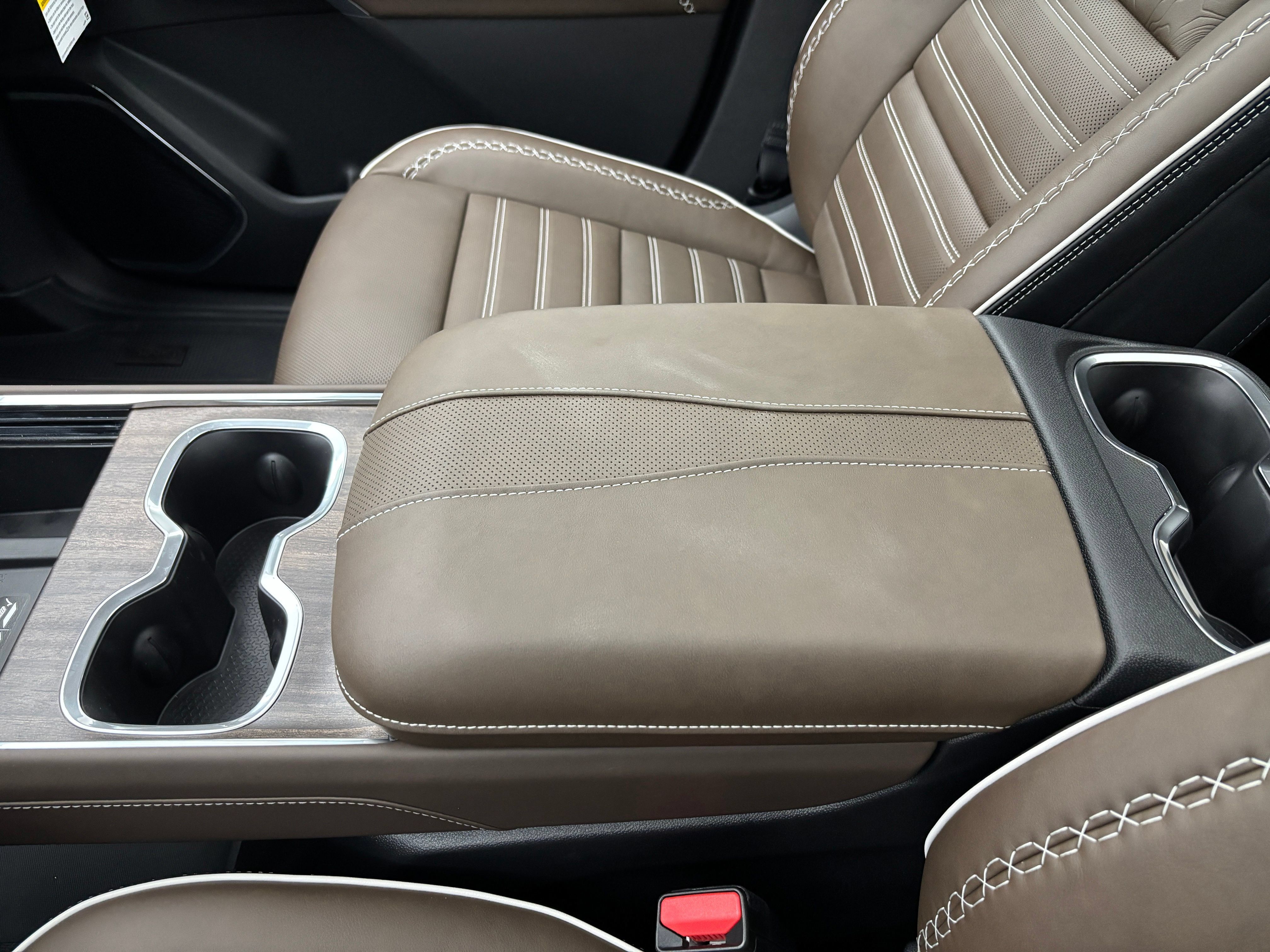 New 2026 GMC Acadia Denali Ultimate w/ LPO, Floor Liner Package AWD/4WD image 38