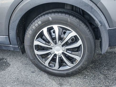 Used 2018 Nissan Kicks S image 9