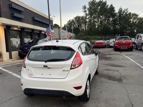 Used 2018 Ford Fiesta SE image 2