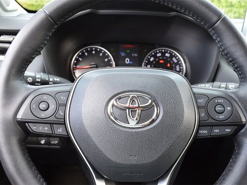 Used 2022 Toyota RAV4 XLE Premium image 17