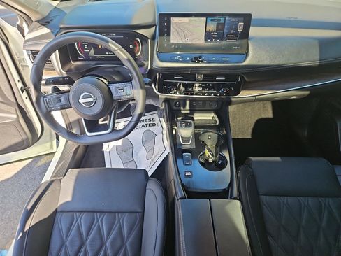 Used 2024 Nissan Rogue Platinum w/ Platinum Premium Package FWD image 27