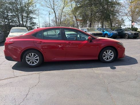 Used 2025 Toyota Camry LE image 4