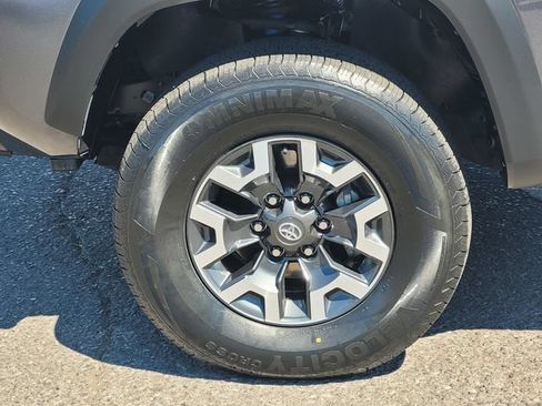 Certified 2023 Toyota Tacoma TRD Off-Road w/ Advanced Technology Package AWD/4WD image 11