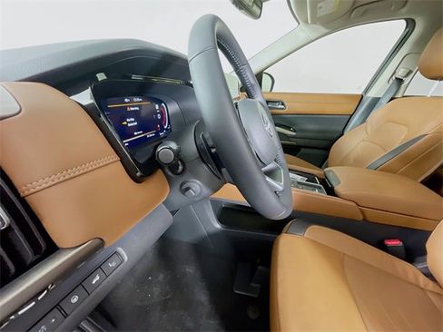 New 2025 Nissan Pathfinder Platinum image 14