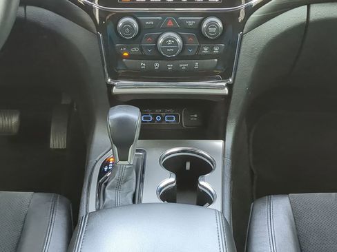 Used 2021 Jeep Grand Cherokee Laredo X image 17