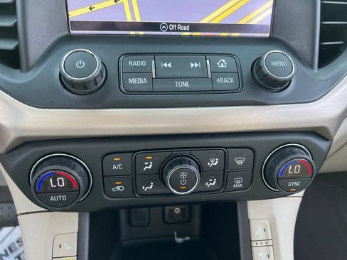 Used 2019 GMC Acadia Denali w/ Technology Package AWD/4WD image 31