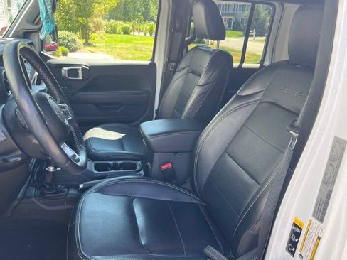 Used 2022 Jeep Wrangler Unlimited Sahara w/ Cold Weather Group AWD/4WD image 8