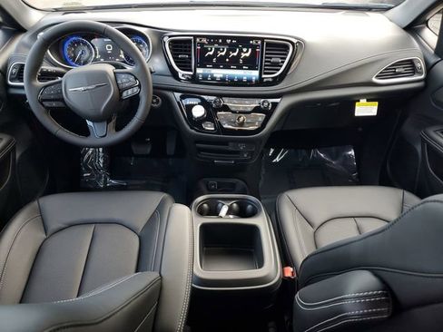 New 2026 Chrysler Pacifica Select image 16