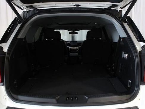 Used 2023 Ford Explorer XLT w/ Equipment Group 202A AWD/4WD image 32
