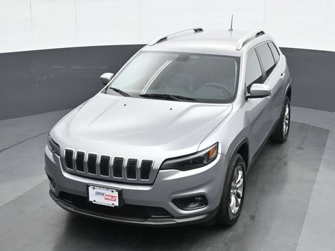 Used 2019 Jeep Cherokee Latitude Plus AWD/4WD image 16