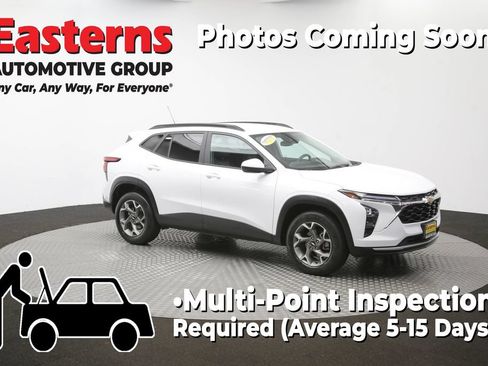 Used 2025 Chevrolet Trax LT FWD image 48