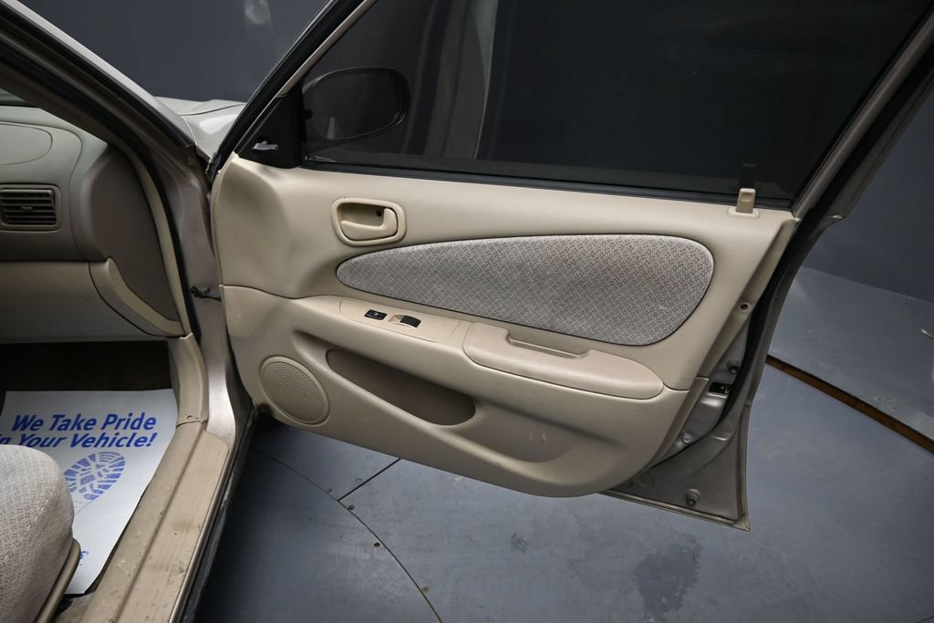Used 2000 Toyota Corolla CE w/ Value Pkg FWD image 16