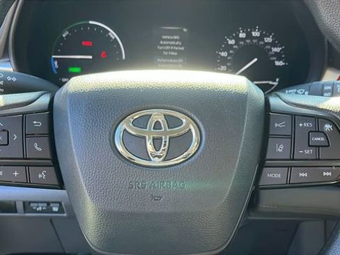 Certified 2024 Toyota Sienna LE image 11