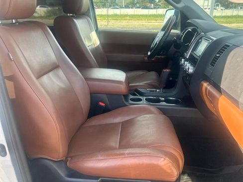 Used 2018 Toyota Sequoia Platinum AWD/4WD image 14