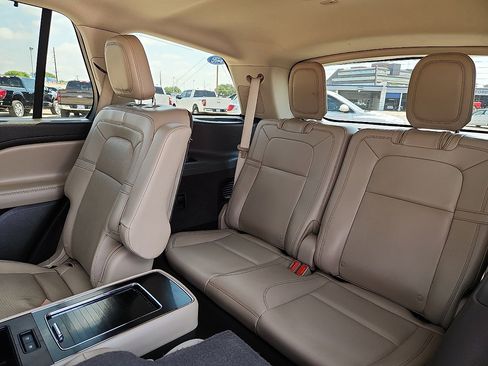 Used 2022 Lincoln Aviator Reserve w/ Equipment Group 201A image 5