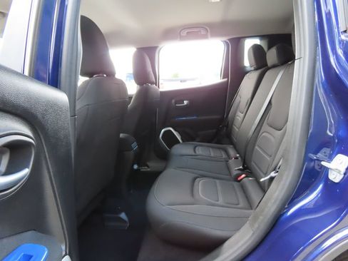Used 2018 Jeep Renegade Latitude w/ UConnect 8.4 Nav Group FWD image 24