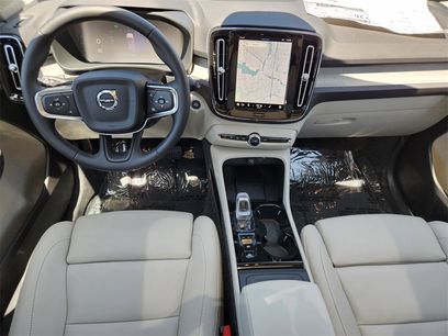 New 2025 Volvo XC40 B5 Ultra w/ Climate Package