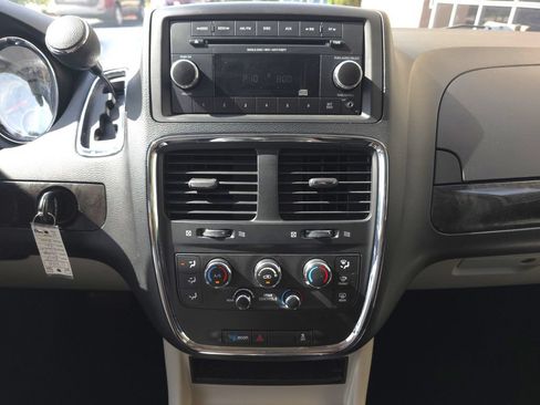 Used 2015 Dodge Grand Caravan SXT FWD image 22