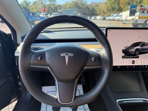Used 2023 Tesla Model 3 Standard Range image 17