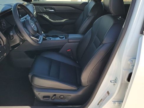 Used 2024 Nissan Rogue SV w/ SV Premium Package image 6