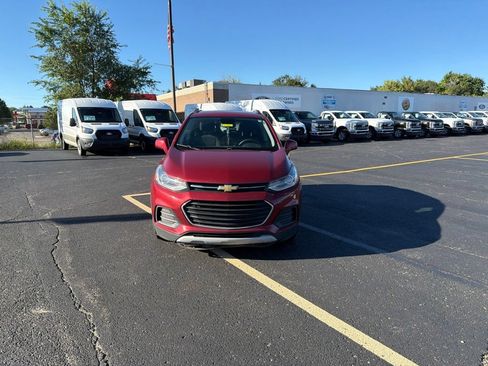 Used 2019 Chevrolet Trax LT FWD image 2