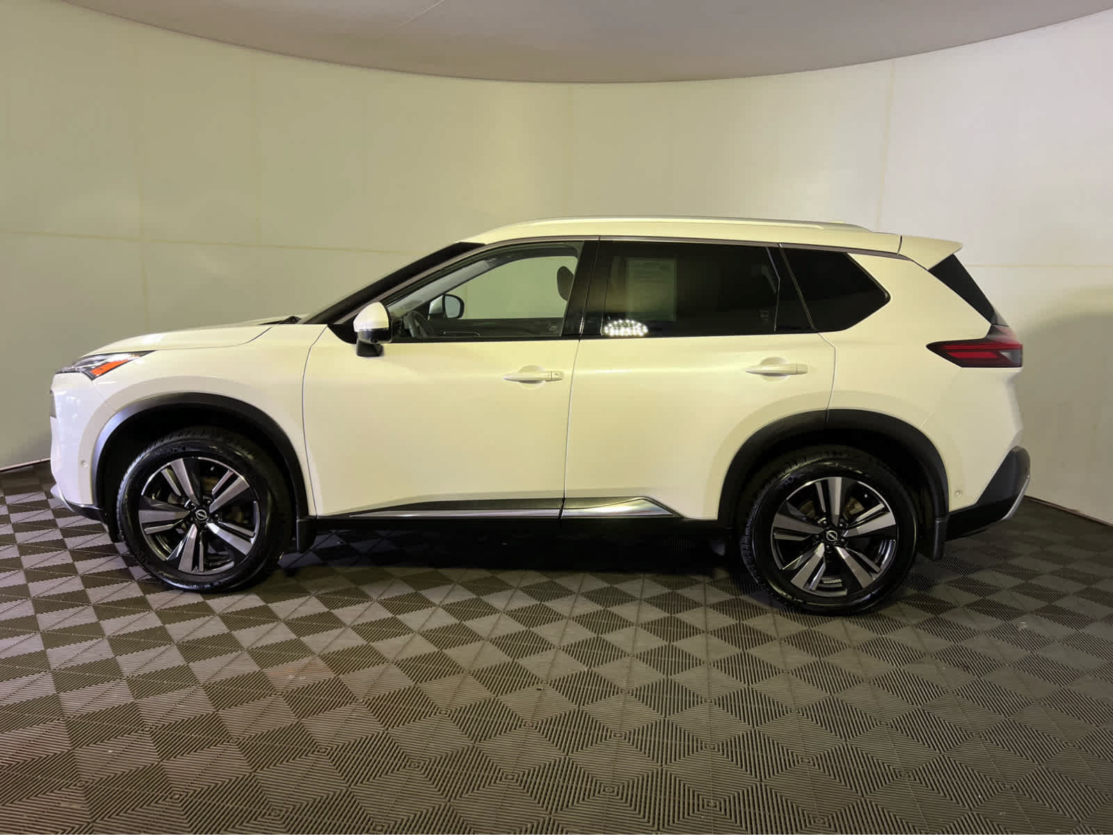 Used 2023 Nissan Rogue Platinum w/ Platinum Premium Package AWD/4WD image 4