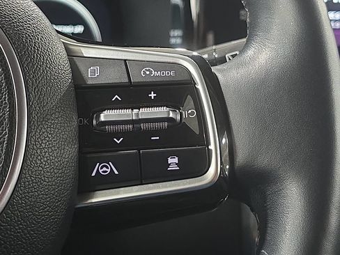 Used 2023 Kia Sorento SX AWD/4WD image 16
