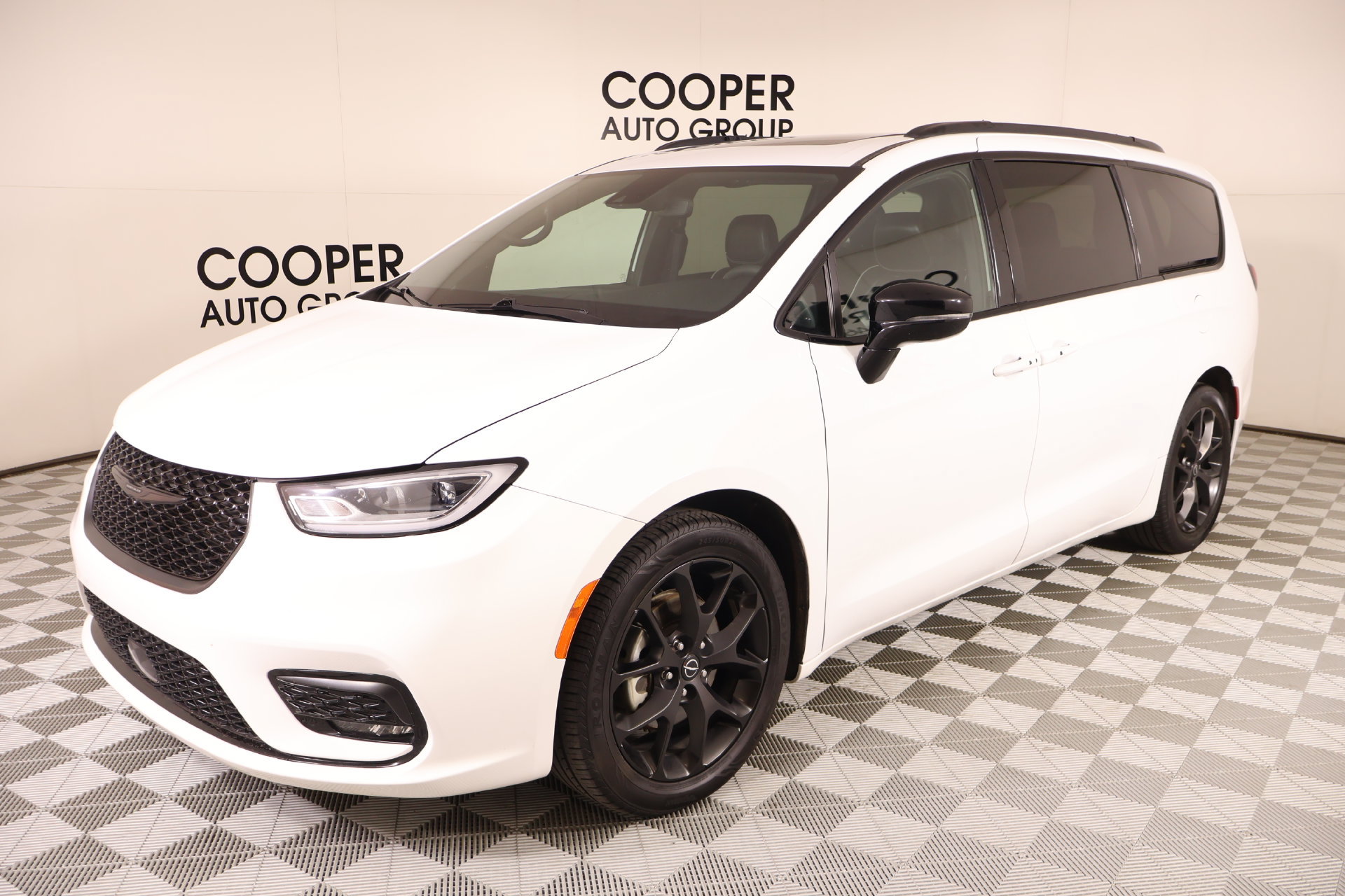 Used 2025 Chrysler Pacifica Limited FWD image 12