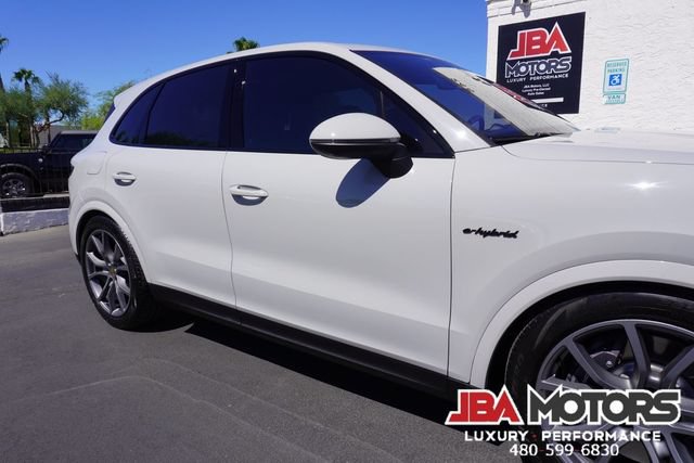 Used 2024 Porsche Cayenne AWD/4WD image 17