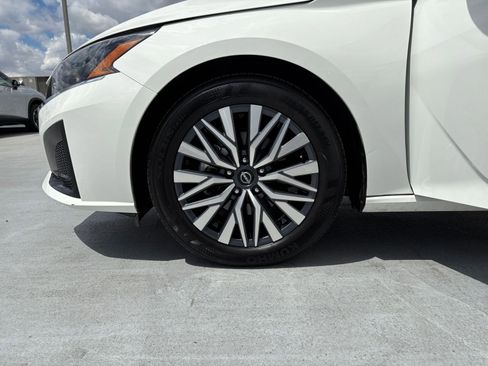 Used 2025 Nissan Altima 2.5 SV FWD image 30