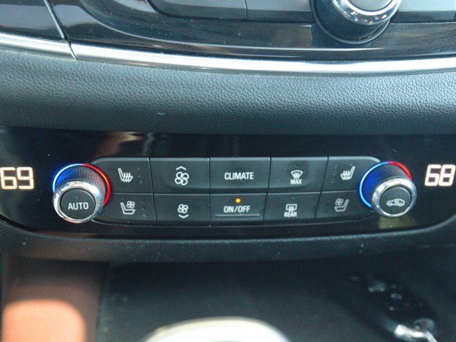 Used 2018 Buick Enclave Avenir w/ Avenir Technology Package AWD/4WD image 25