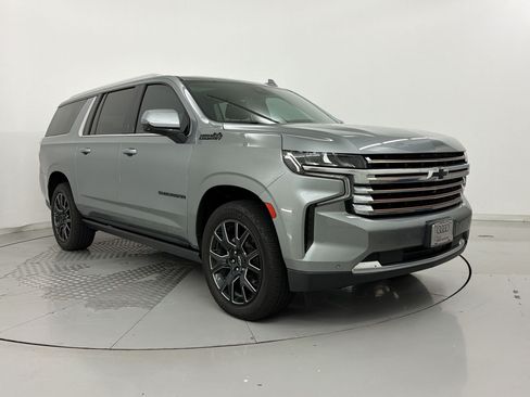 Used 2023 Chevrolet Suburban High Country w/ Premium Package 2 RWD image 7