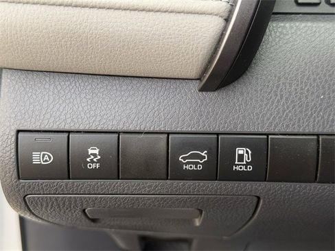Used 2019 Toyota Camry LE image 21