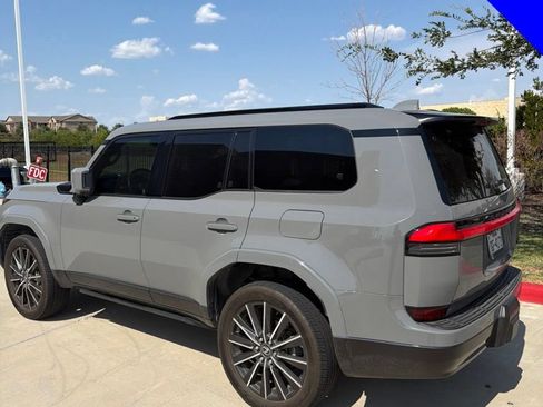 Used 2024 Lexus GX 550 w/ Accessory Package (31) AWD/4WD image 8